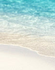 Close-up of a beach with white sand and turquoise water in the Bahamas